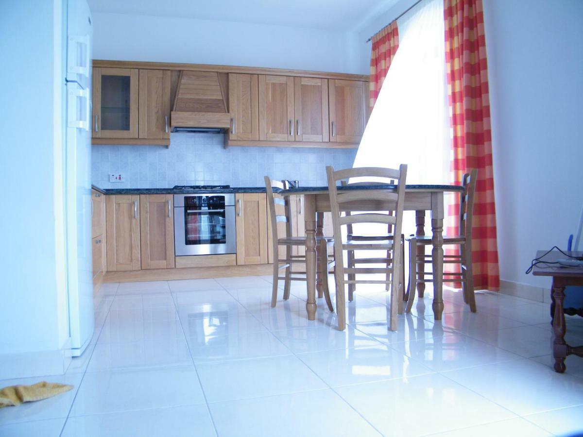 Appartement Central, 2 Bedroom Near Shops, Bus Station And Beach